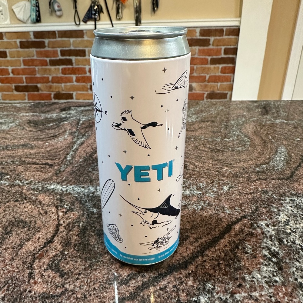 Yeti 12oz slim can stash can